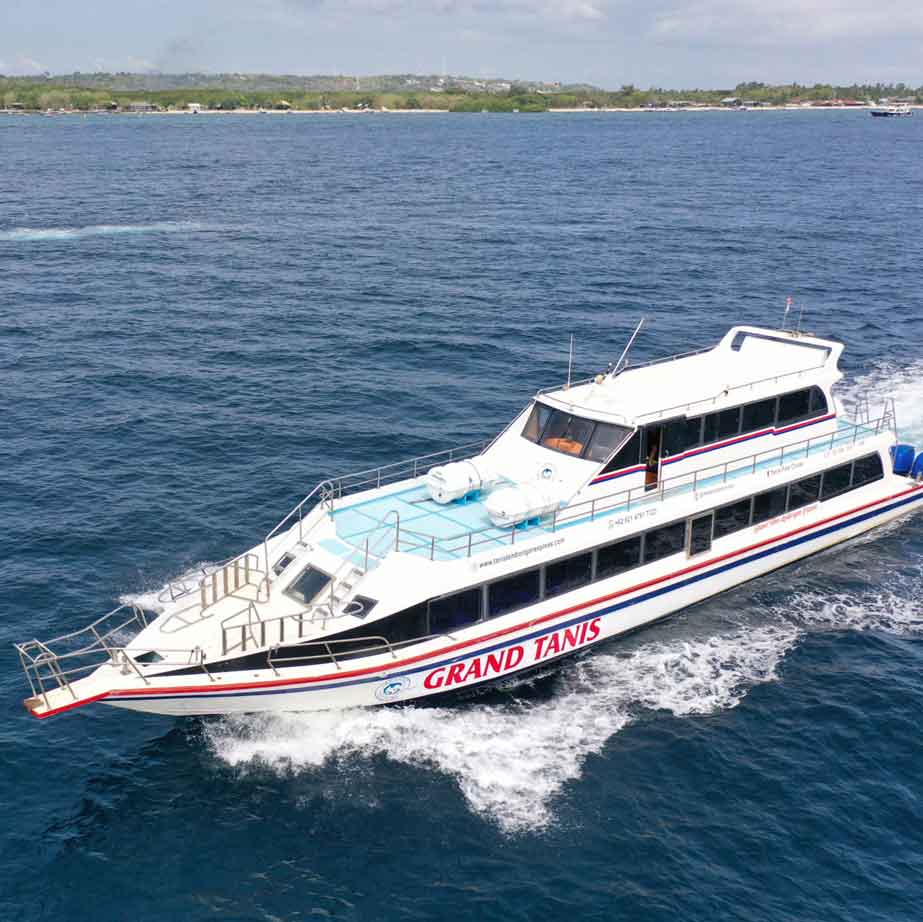 Grand Tanis fast boat sailing from Sanur to the islands